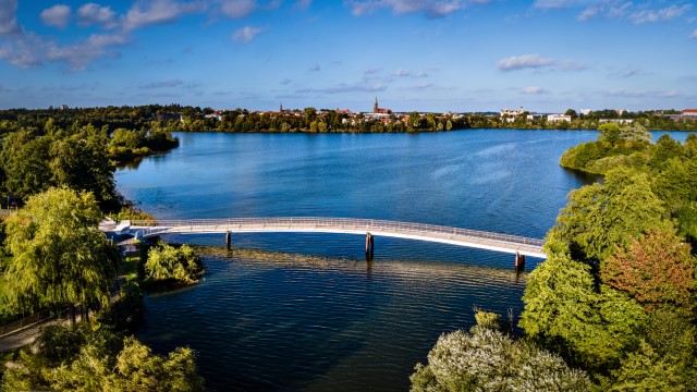Brücke bei Tag mit Blick auf das Ostorfer Ufer